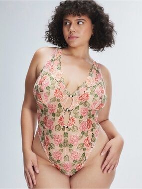 Savage X Fenty Les Roses Lace Teddy in Porcelain Pink Size 1X NWT